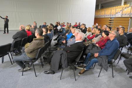 Okrogla miza _Ob potoku 1